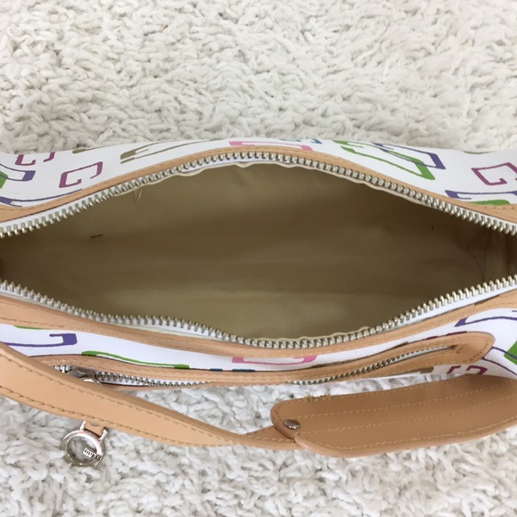 Small Guess Purse - Picture 6 of 8